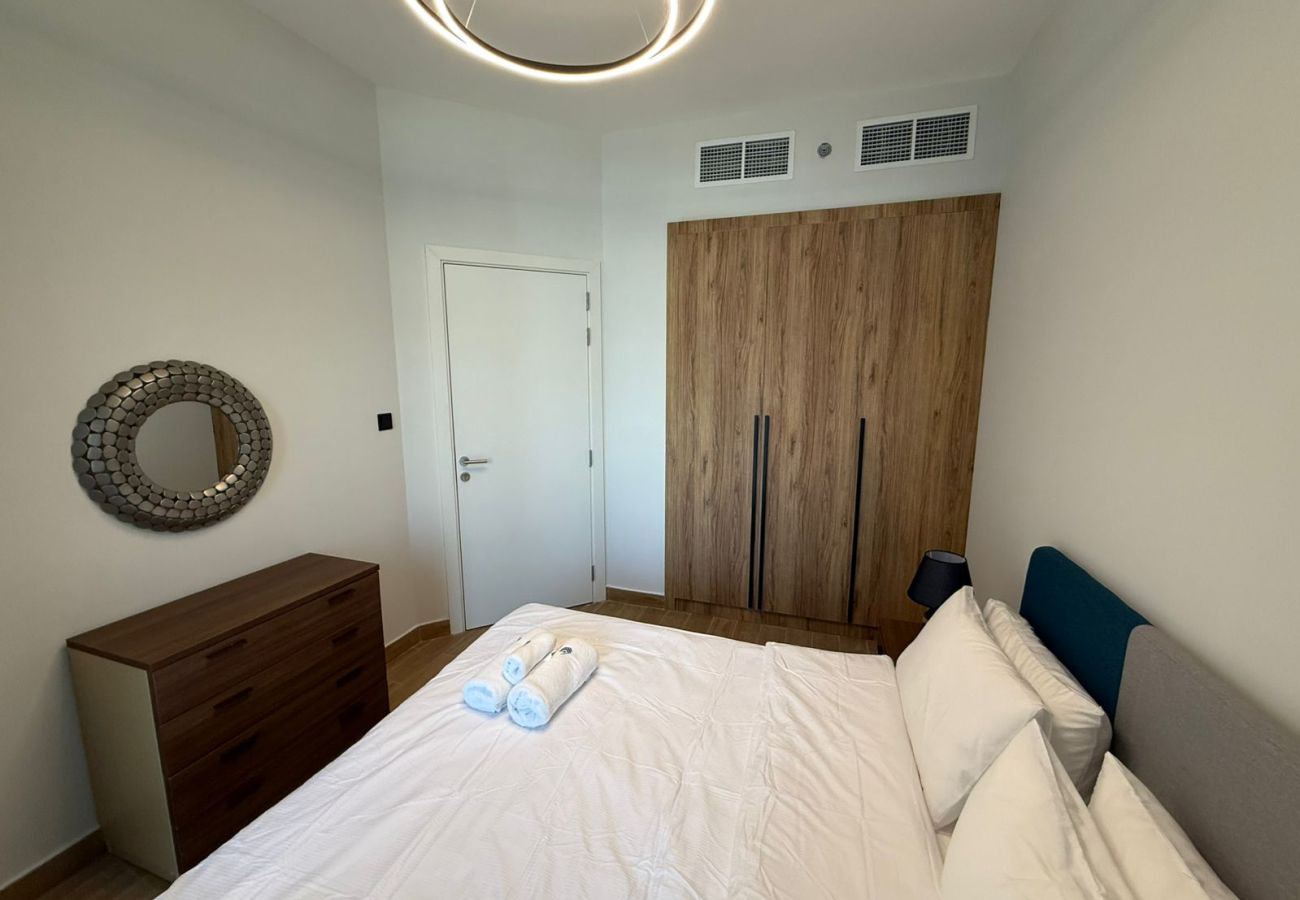 Apartment in Abu Dhabi - Elegant 1BR Apt with balcony | Al Maryah Vista 1 | Prime Area