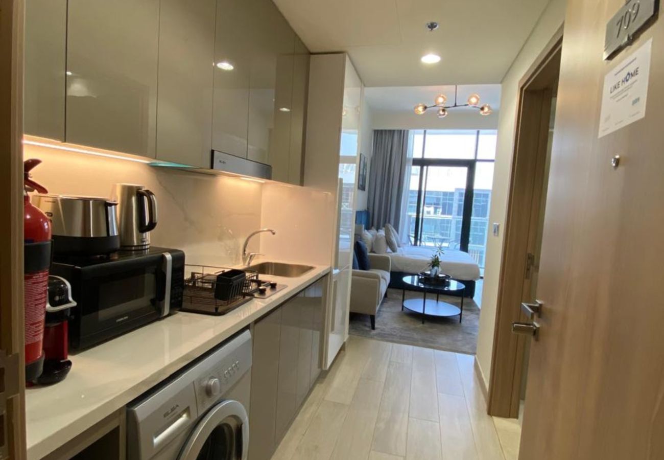 Studio in Dubai - Stylish Studio Apartment in Azizi Riviera | With Gym & Swimming Pool Access