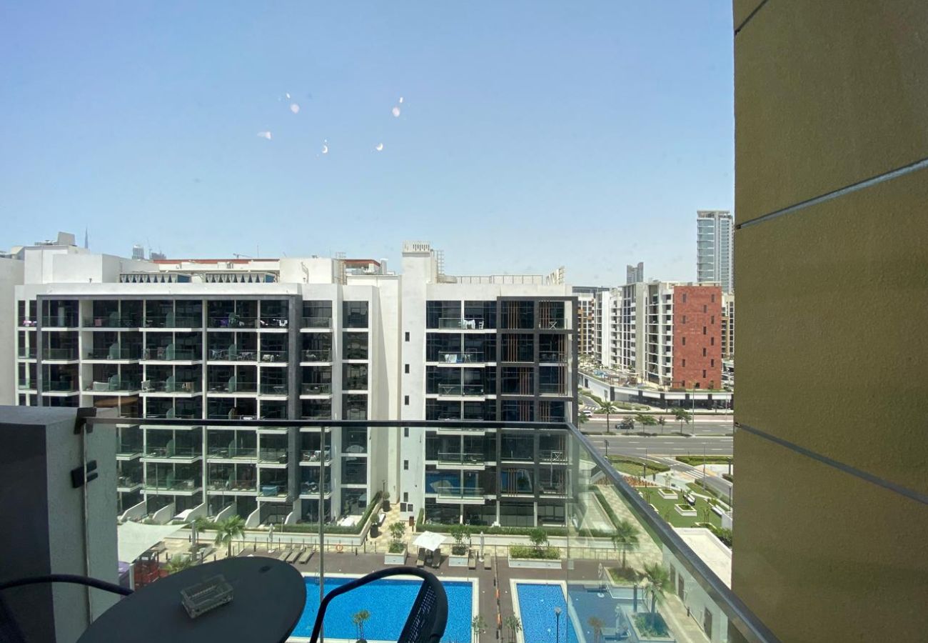 Studio in Dubai - Stylish Studio Apartment in Azizi Riviera | With Gym & Swimming Pool Access