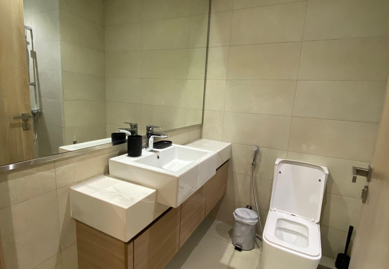 Studio in Dubai - Stylish Studio Apartment in Azizi Riviera | With Gym & Swimming Pool Access