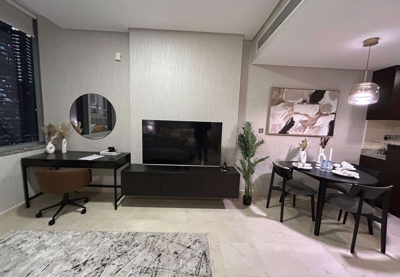 Studio in Dubai -  Elegant Studio in DIFC | Skyline Views, Pool, Gym & Full Amenities