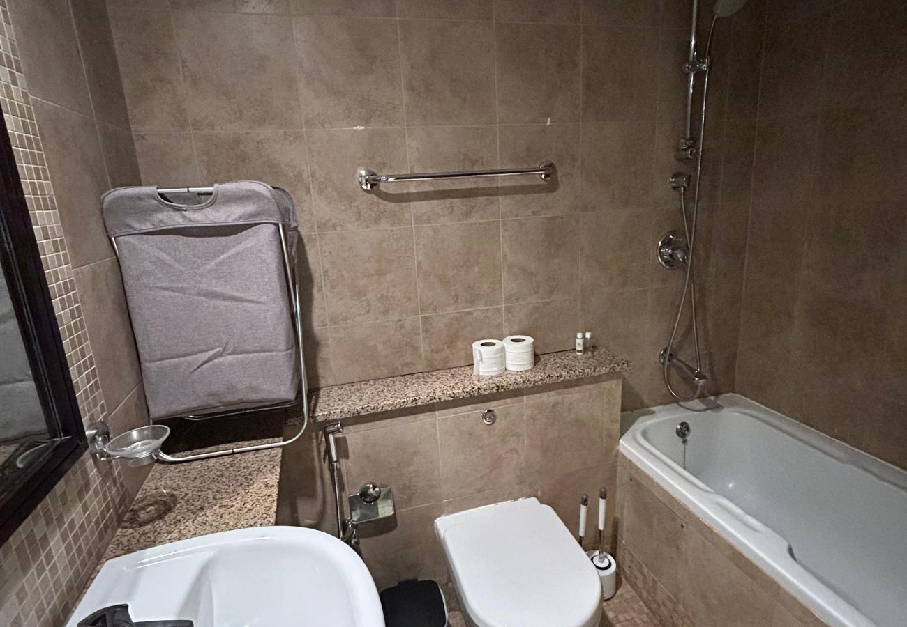 Studio in Dubai -  Elegant Studio in DIFC | Skyline Views, Pool, Gym & Full Amenities
