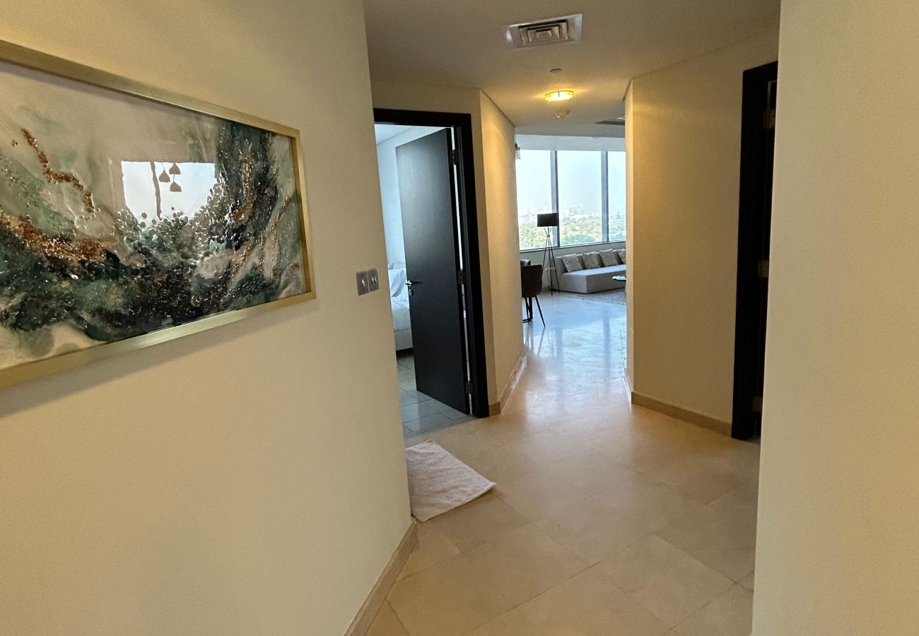 Apartment in Dubai -  Luxury 2-Bedroom Apartment in DIFC | Skyline Views, Pool, Gym & Full Amenities