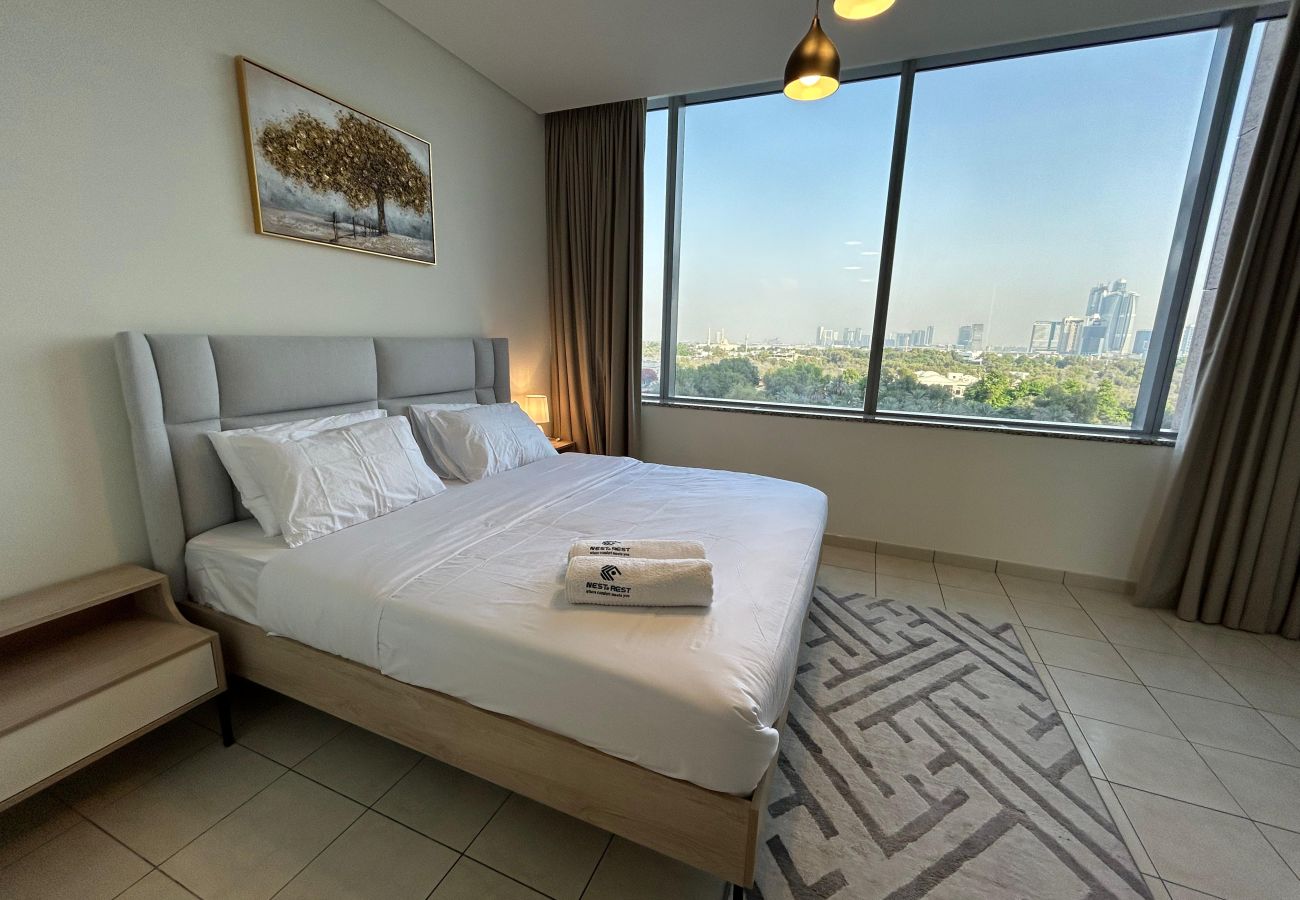Apartment in Dubai -  Luxury 2-Bedroom Apartment in DIFC | Skyline Views, Pool, Gym & Full Amenities