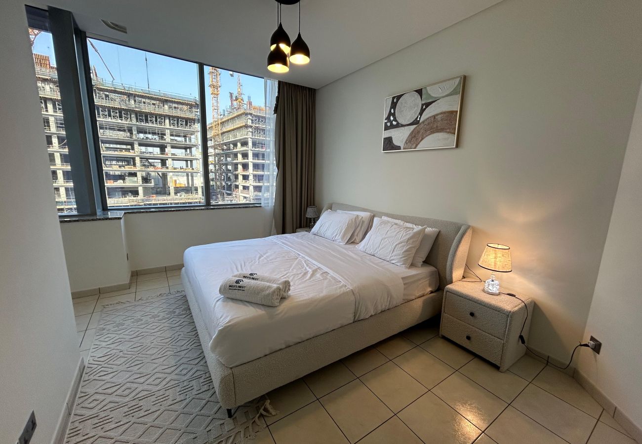 Apartment in Dubai -  Luxury 2-Bedroom Apartment in DIFC | Skyline Views, Pool, Gym & Full Amenities