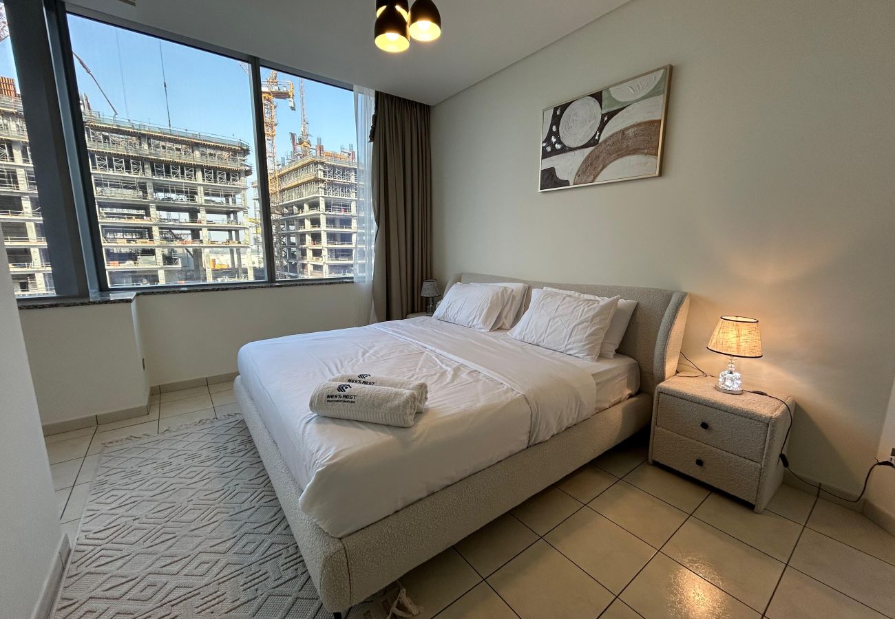 Apartment in Dubai -  Luxury 2-Bedroom Apartment in DIFC | Skyline Views, Pool, Gym & Full Amenities