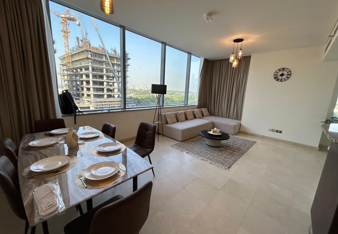 Apartment in Dubai -  Luxury 2-Bedroom Apartment in DIFC | Skyline Views, Pool, Gym & Full Amenities
