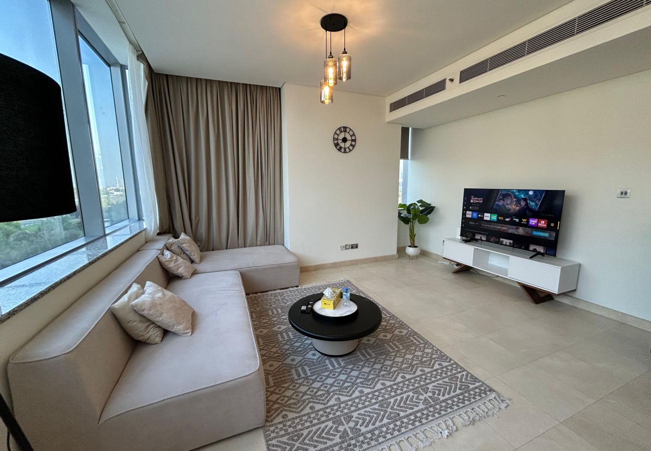 Apartment in Dubai -  Luxury 2-Bedroom Apartment in DIFC | Skyline Views, Pool, Gym & Full Amenities
