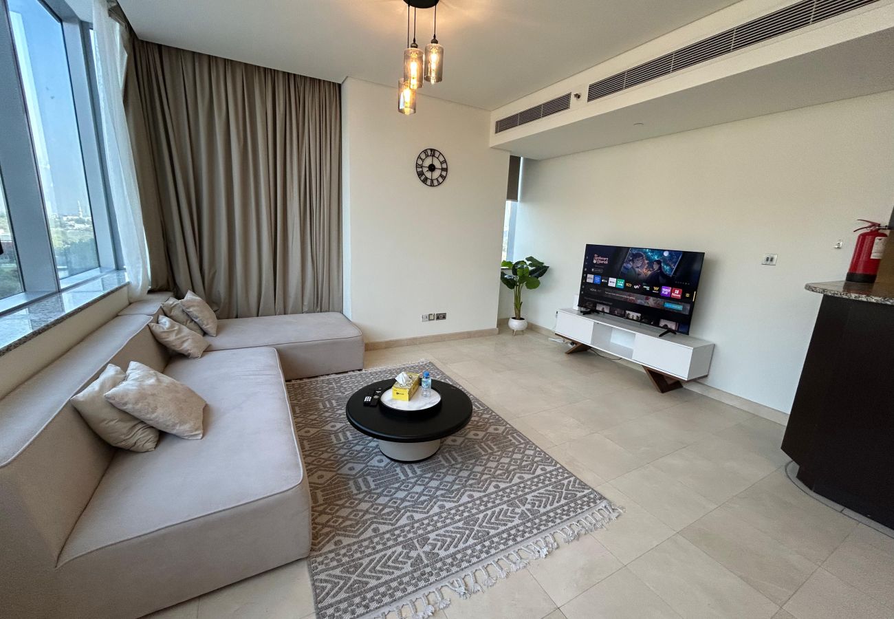 Apartment in Dubai -  Luxury 2-Bedroom Apartment in DIFC | Skyline Views, Pool, Gym & Full Amenities