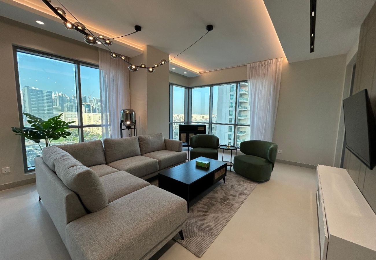 Apartment in Dubai - Elegant 2 BHK Apartment in Dubai with Gym & Swimming Pool Access