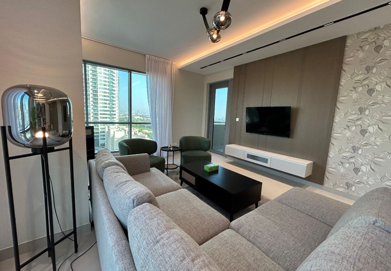 Apartment in Dubai - Elegant 2 BHK Apartment in Dubai with Gym & Swimming Pool Access
