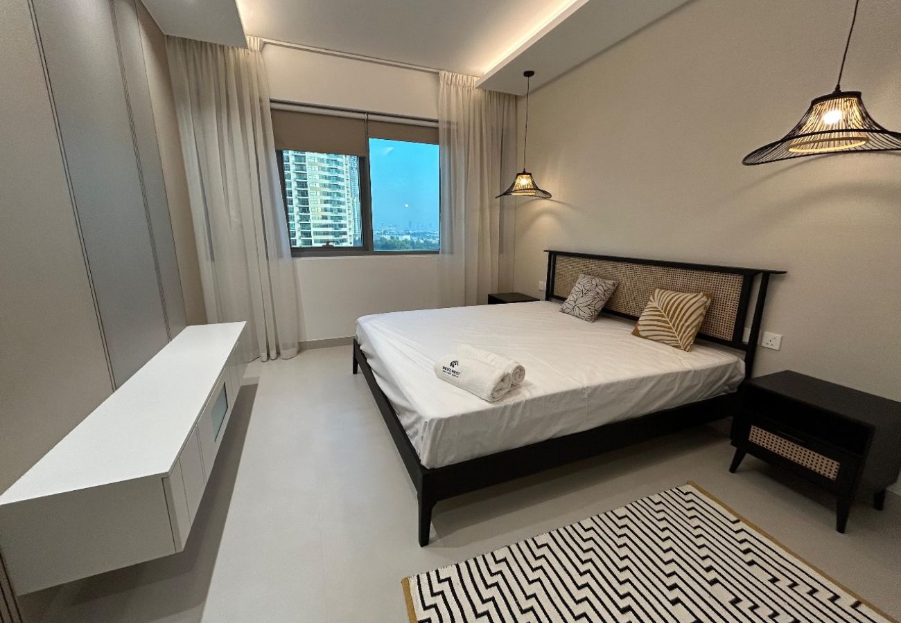 Apartment in Dubai - Elegant 2 BHK Apartment in Dubai with Gym & Swimming Pool Access