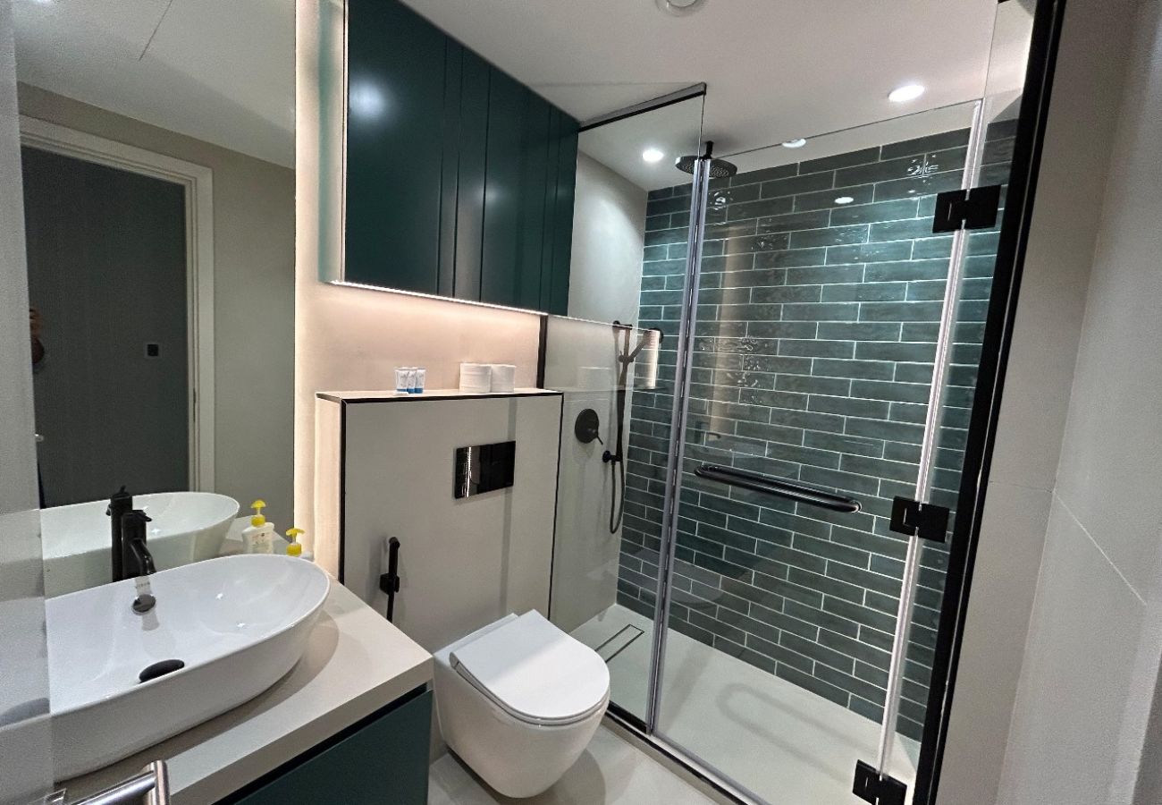 Apartment in Dubai - Elegant 2 BHK Apartment in Dubai with Gym & Swimming Pool Access