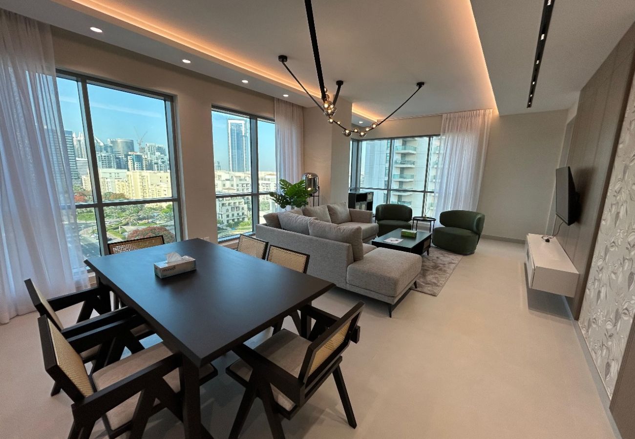 Apartment in Dubai - Elegant 2 BHK Apartment in Dubai with Gym & Swimming Pool Access