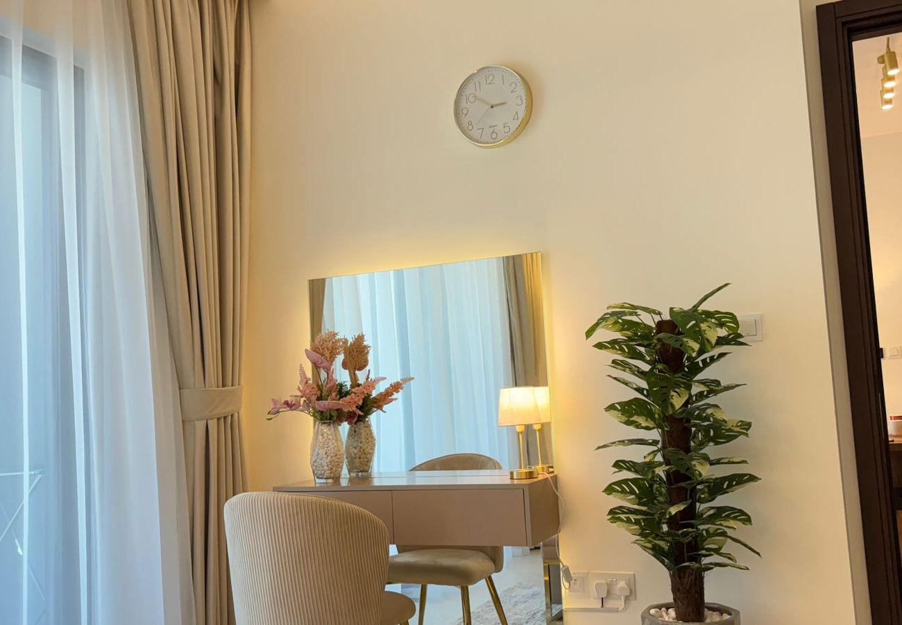 Apartment in Dubai - Spacious 2 BHK Apartment in Dubai | Fully Furnished | Gym, Pool & More
