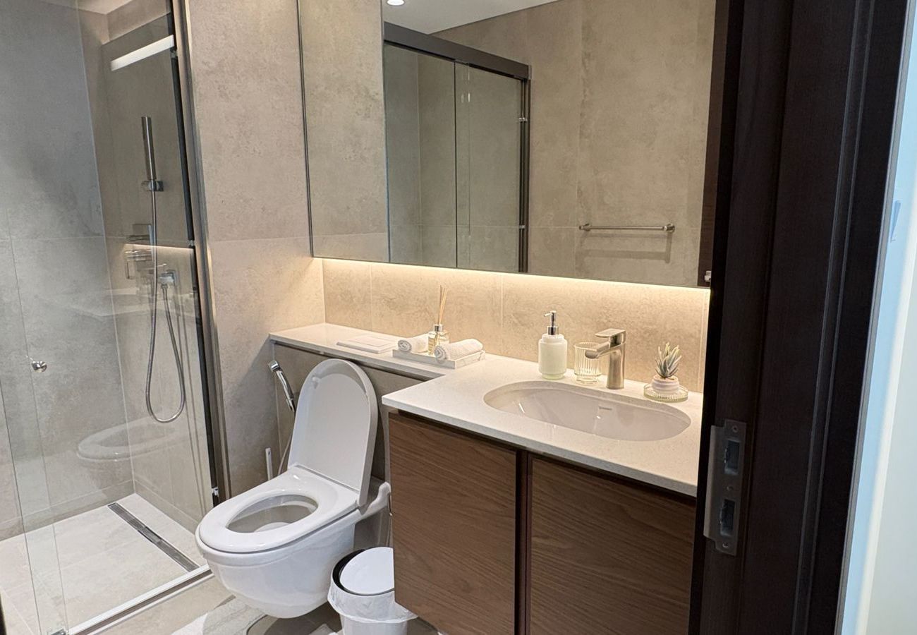 Apartment in Dubai - Spacious 2 BHK Apartment in Dubai | Fully Furnished | Gym, Pool & More