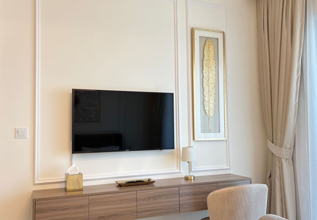 Apartment in Dubai - Spacious 2 BHK Apartment in Dubai | Fully Furnished | Gym, Pool & More