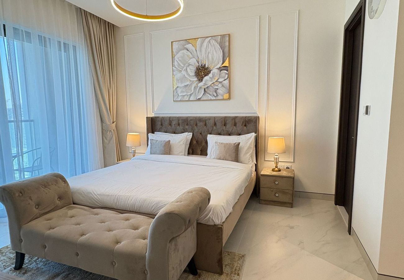Apartment in Dubai - Spacious 2 BHK Apartment in Dubai | Fully Furnished | Gym, Pool & More