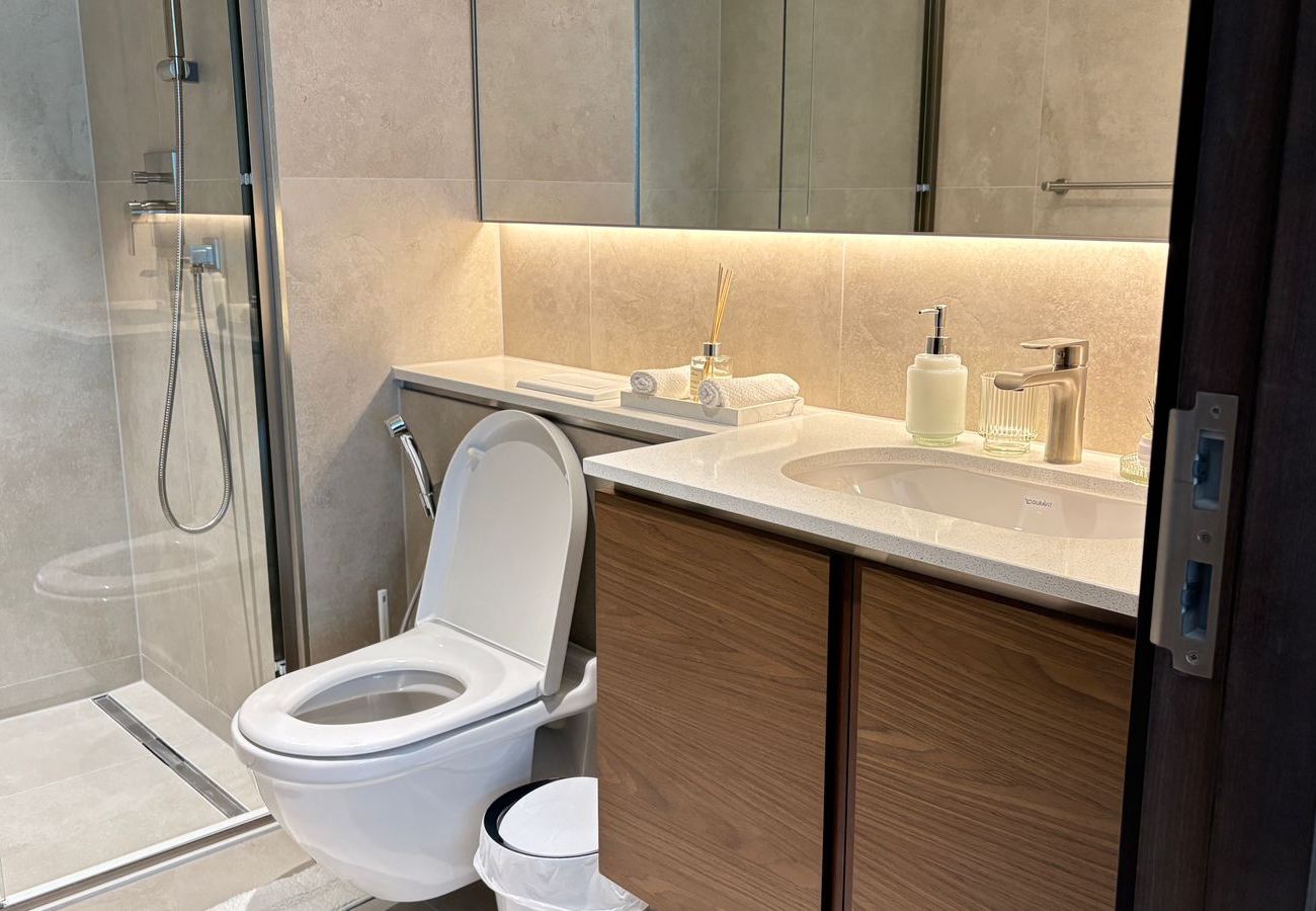 Apartment in Dubai - Spacious 2 BHK Apartment in Dubai | Fully Furnished | Gym, Pool & More