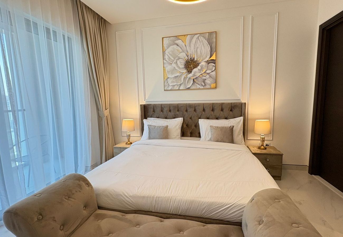 Apartment in Dubai - Spacious 2 BHK Apartment in Dubai | Fully Furnished | Gym, Pool & More