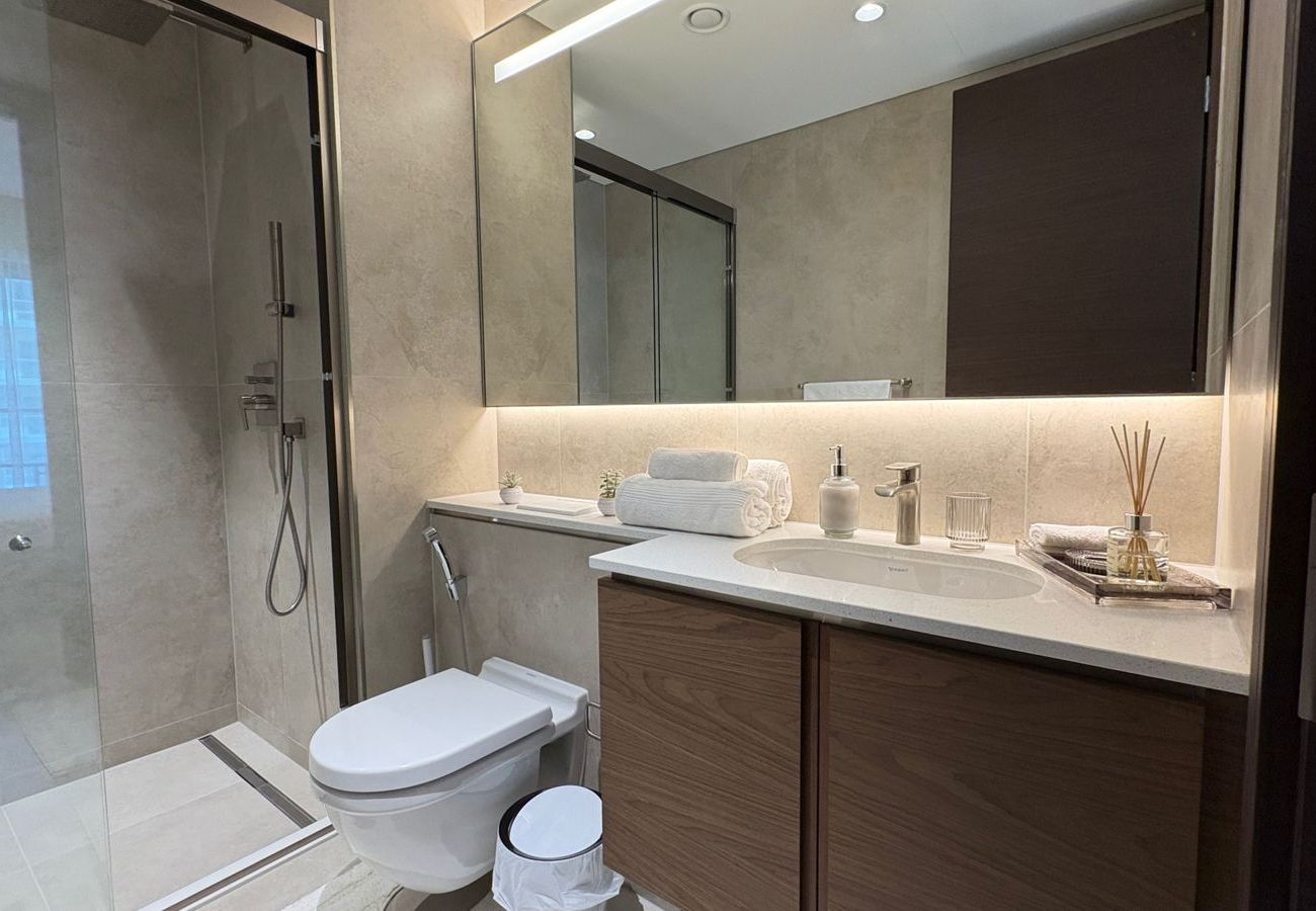 Apartment in Dubai - Spacious 2 BHK Apartment in Dubai | Fully Furnished | Gym, Pool & More