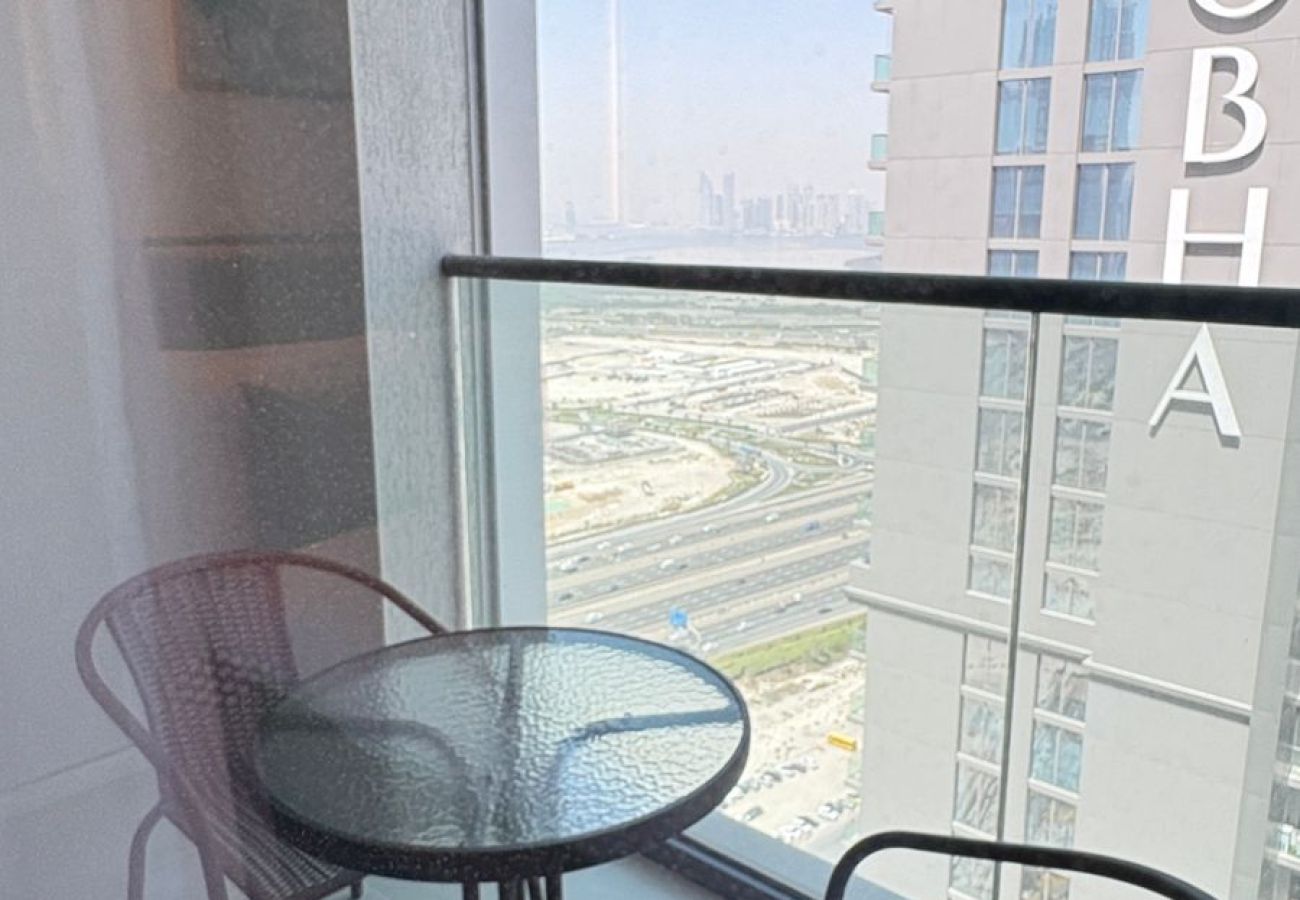 Apartment in Dubai - Spacious 2 BHK Apartment in Dubai | Fully Furnished | Gym, Pool & More