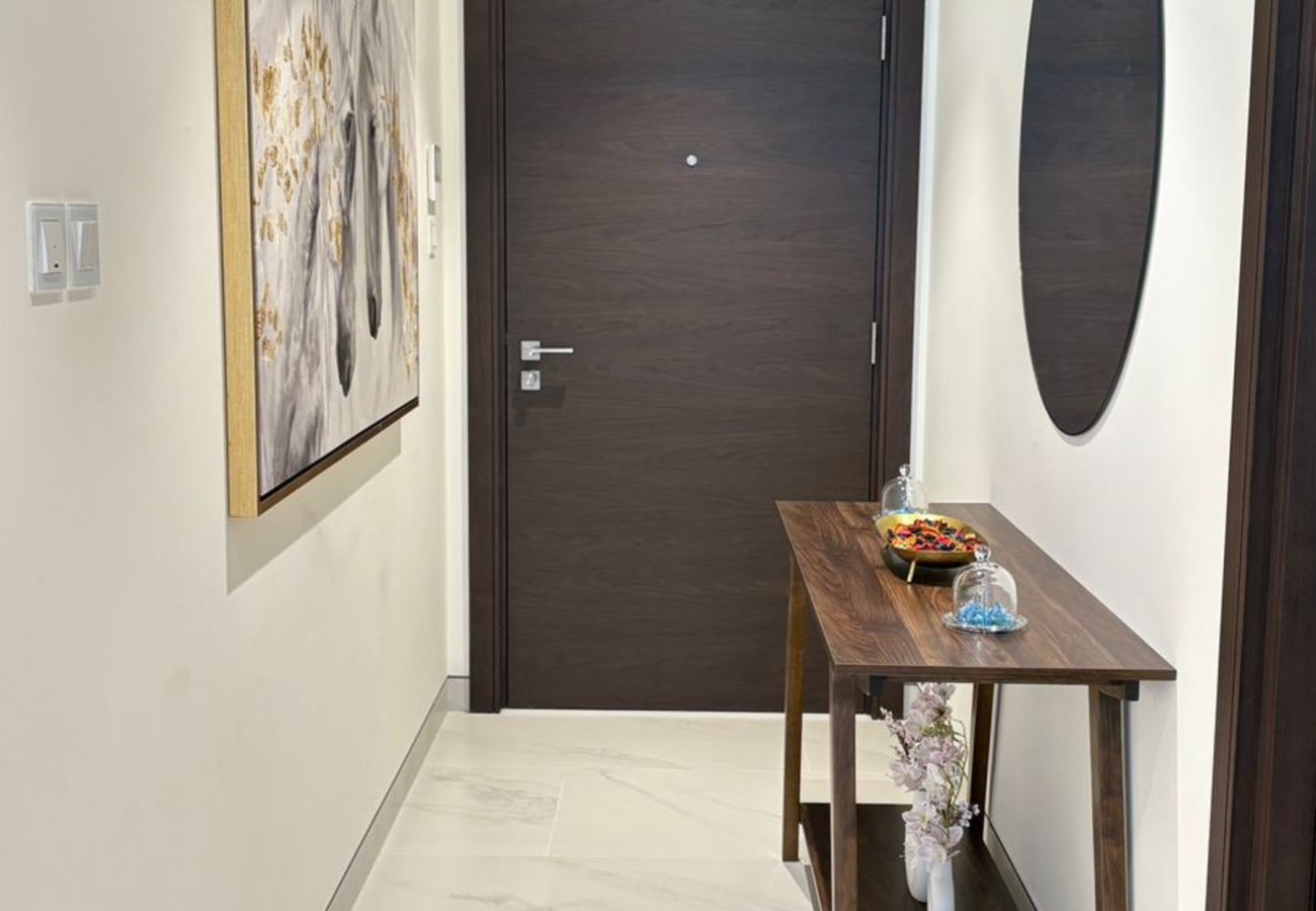 Apartment in Dubai - Spacious 2 BHK Apartment in Dubai | Fully Furnished | Gym, Pool & More