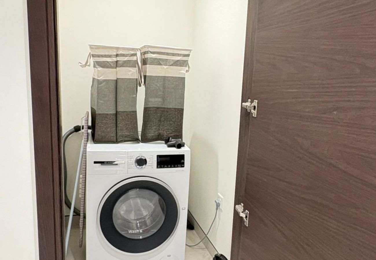 Apartment in Dubai - Spacious 2 BHK Apartment in Dubai | Fully Furnished | Gym, Pool & More
