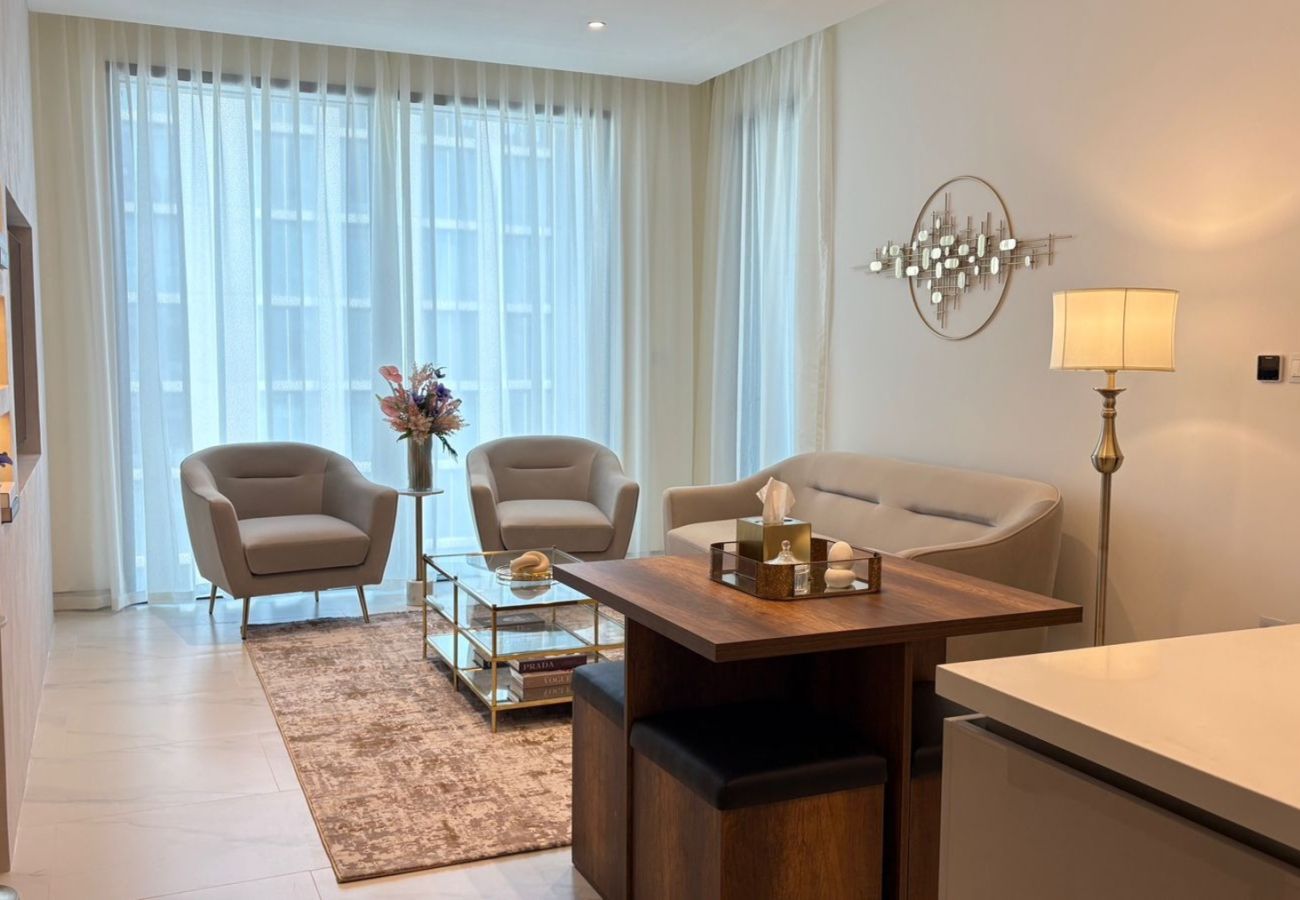 Apartment in Dubai - Spacious 2 BHK Apartment in Dubai | Fully Furnished | Gym, Pool & More