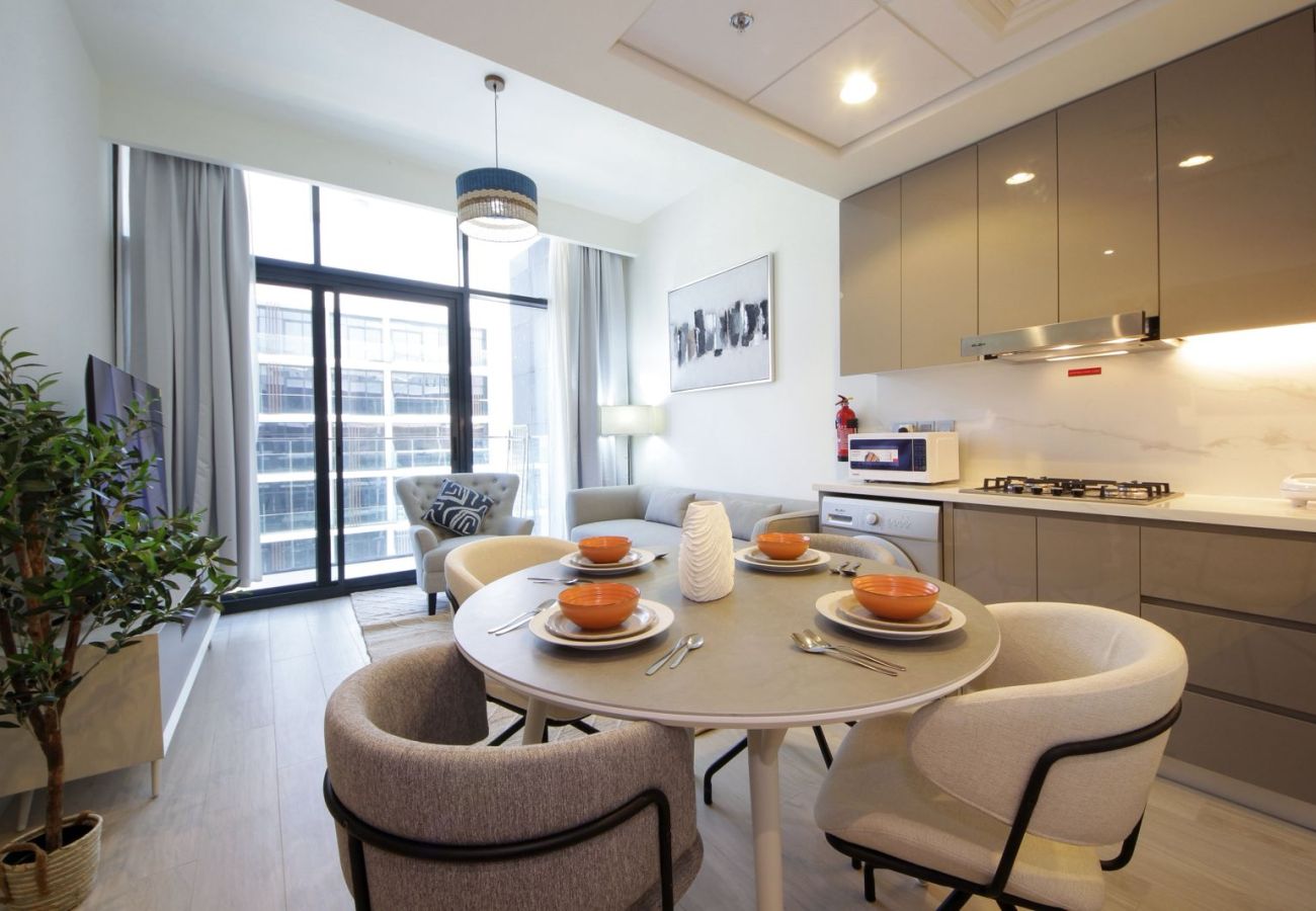 Apartment in Dubai - ✨ Chic 1BHK in Azizi Riviera | 🏊‍♀️ Pool | 🏋️ Gym | 🅿️ Parking | 🍳 Full Amenities
