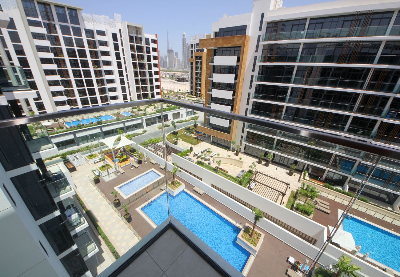 Apartment in Dubai - ✨ Chic 1BHK in Azizi Riviera | 🏊‍♀️ Pool | 🏋️ Gym | 🅿️ Parking | 🍳 Full Amenities