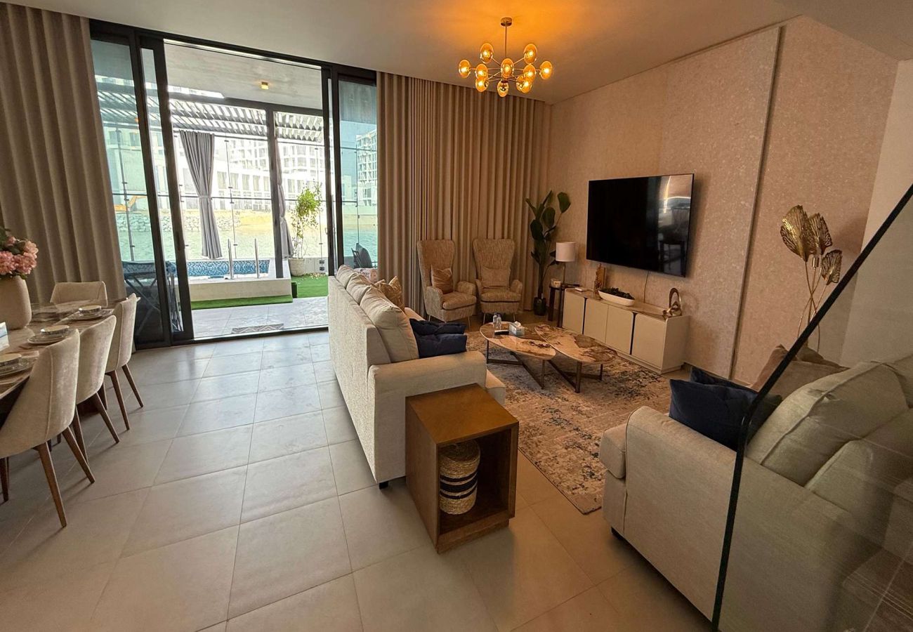 Villa in Ajmal Makan - Luxury 5BR Villa | Private Pool & Beach Access Villa in Ajmal Makan - Luxury 5BR Villa | Private Pool & Beach Access