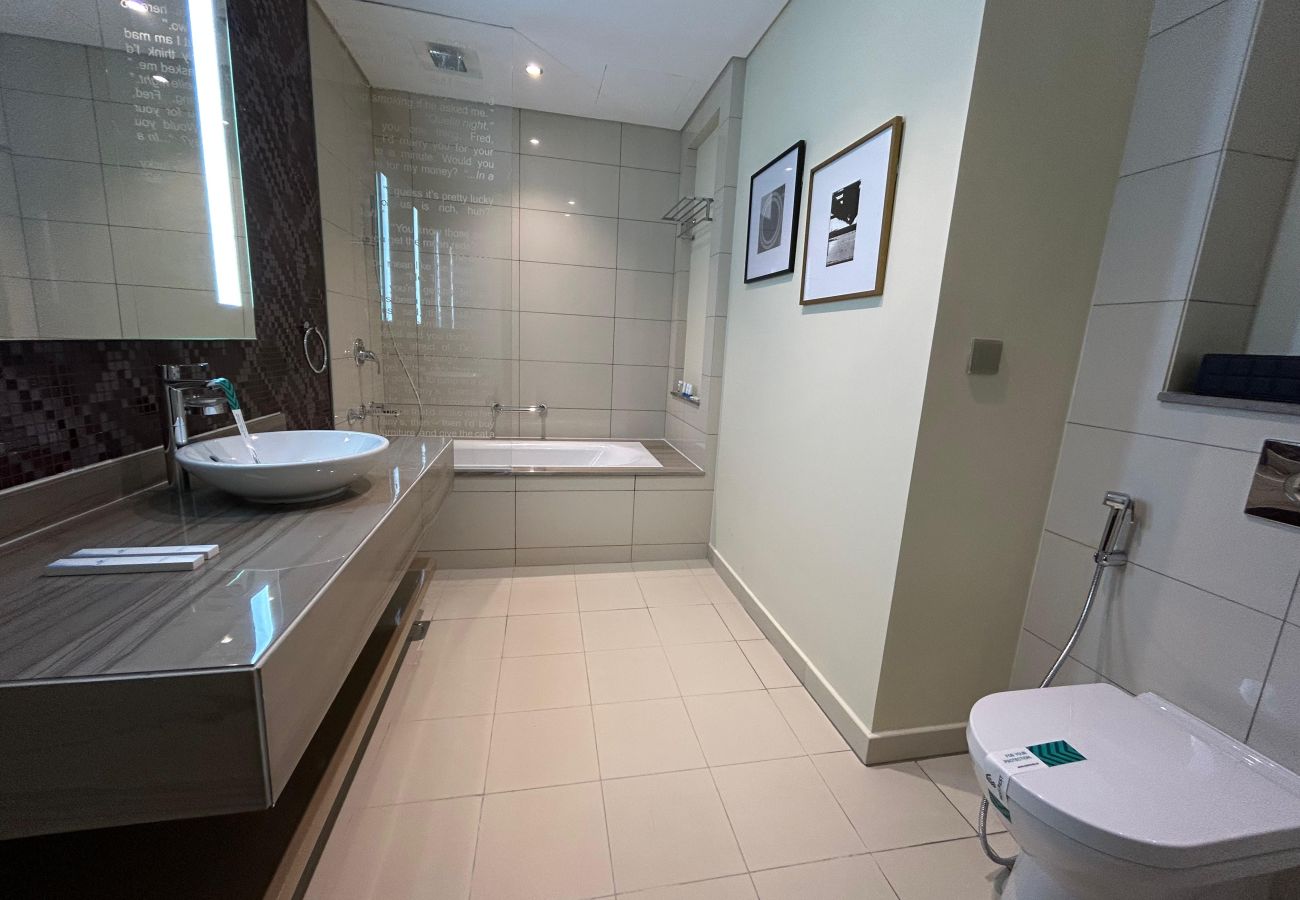 Apartment in Dubai -  Stylish 01 BHK in DAMAC, Business Bay | 🏊♂️ Gym | Pool | Balcony | All Essentials Included Apartment in Dubai -  Stylish 01 BHK in DAMAC, Business Bay | 🏊♂️ Gym | Pool | Balcony | All Essentials Included