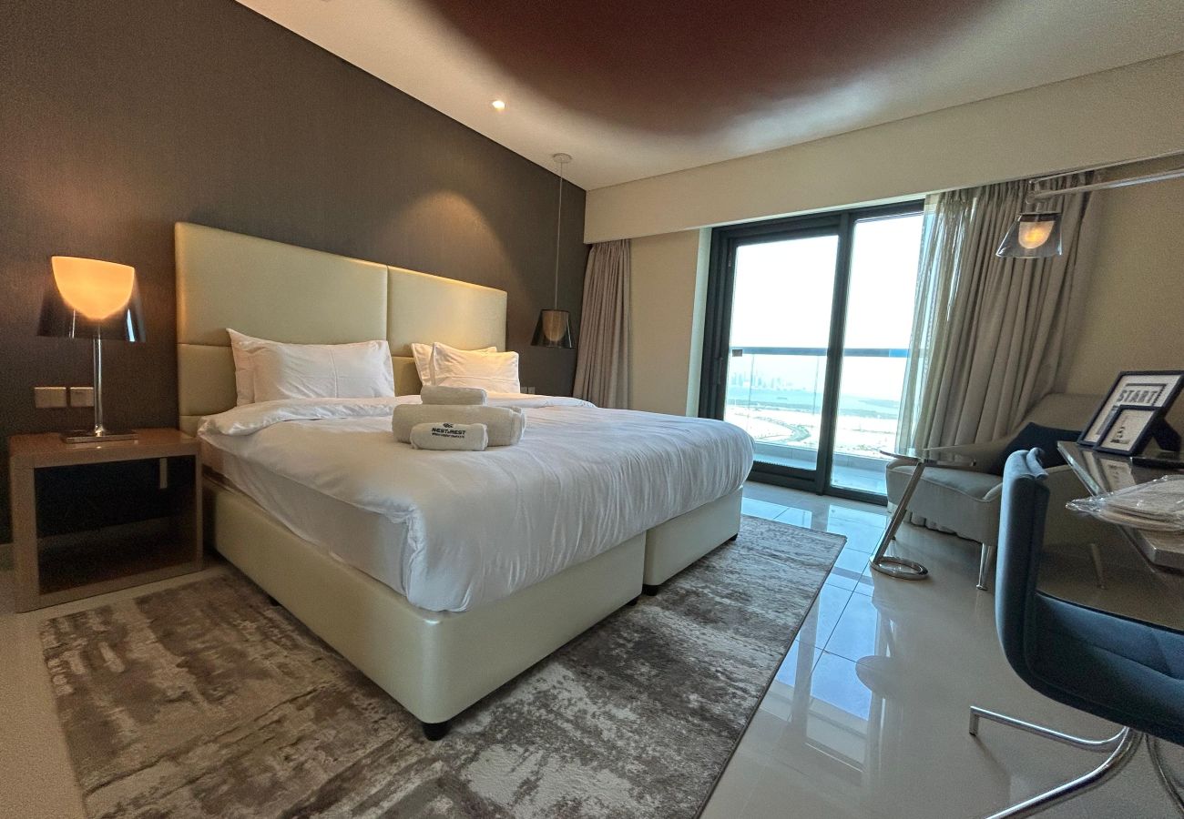 Apartment in Dubai -  Stylish 01 BHK in DAMAC, Business Bay | 🏊♂️ Gym | Pool | Balcony | All Essentials Included Apartment in Dubai -  Stylish 01 BHK in DAMAC, Business Bay | 🏊♂️ Gym | Pool | Balcony | All Essentials Included