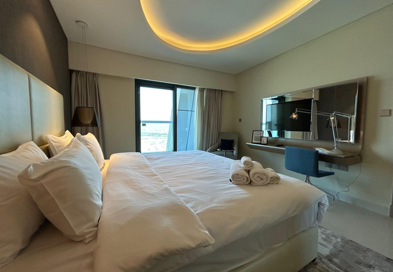 Apartment in Dubai -  Stylish 01 BHK in DAMAC, Business Bay | 🏊♂️ Gym | Pool | Balcony | All Essentials Included Apartment in Dubai -  Stylish 01 BHK in DAMAC, Business Bay | 🏊♂️ Gym | Pool | Balcony | All Essentials Included
