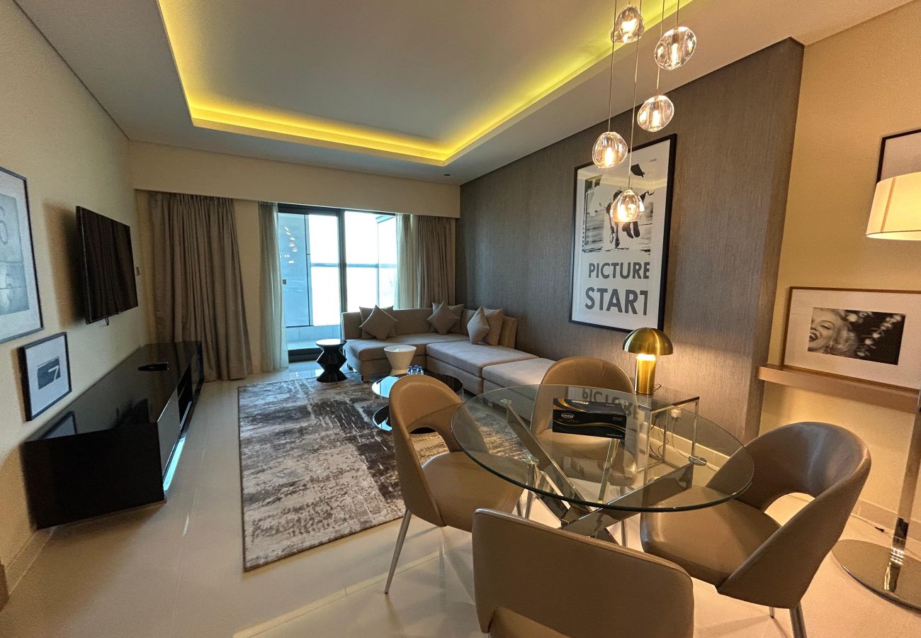 Apartment in Dubai -  Stylish 01 BHK in DAMAC, Business Bay | 🏊♂️ Gym | Pool | Balcony | All Essentials Included Apartment in Dubai -  Stylish 01 BHK in DAMAC, Business Bay | 🏊♂️ Gym | Pool | Balcony | All Essentials Included