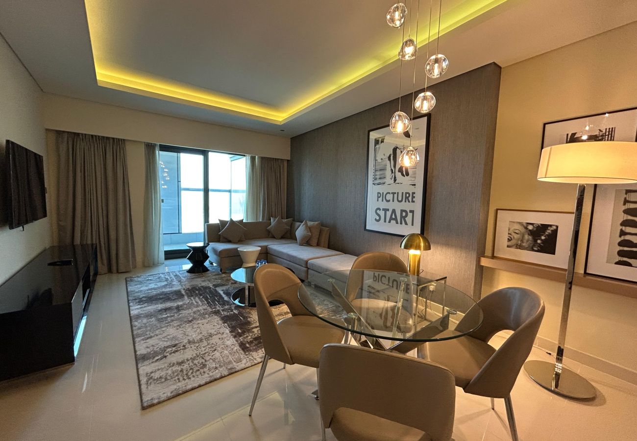 Apartment in Dubai -  Stylish 01 BHK in DAMAC, Business Bay | 🏊♂️ Gym | Pool | Balcony | All Essentials Included Apartment in Dubai -  Stylish 01 BHK in DAMAC, Business Bay | 🏊♂️ Gym | Pool | Balcony | All Essentials Included