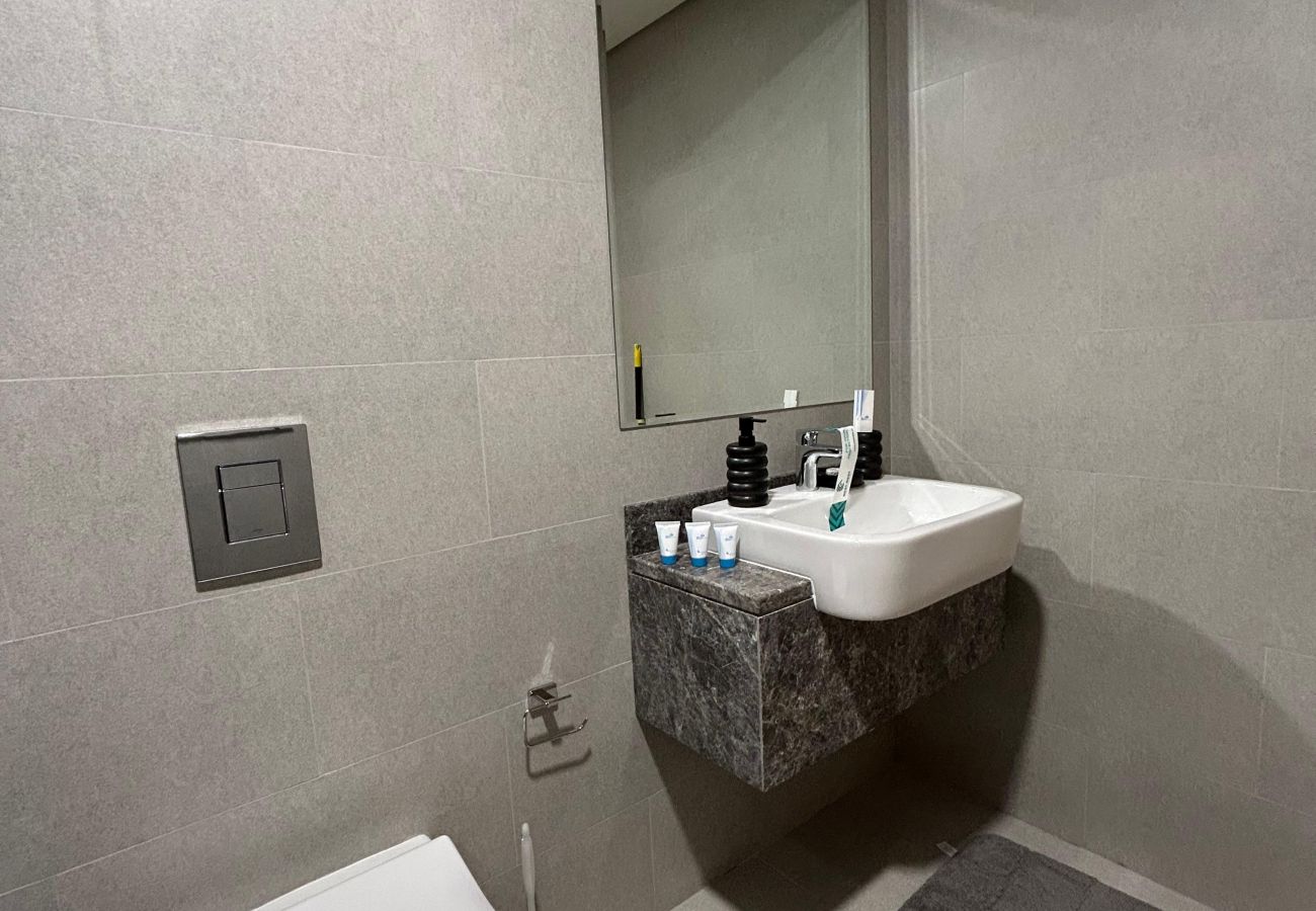 Apartment in Abu Dhabi - Chic 1 BHK Retreat in Radiant Viewz, Abu Dhabi | Fully Furnished | Prime Location