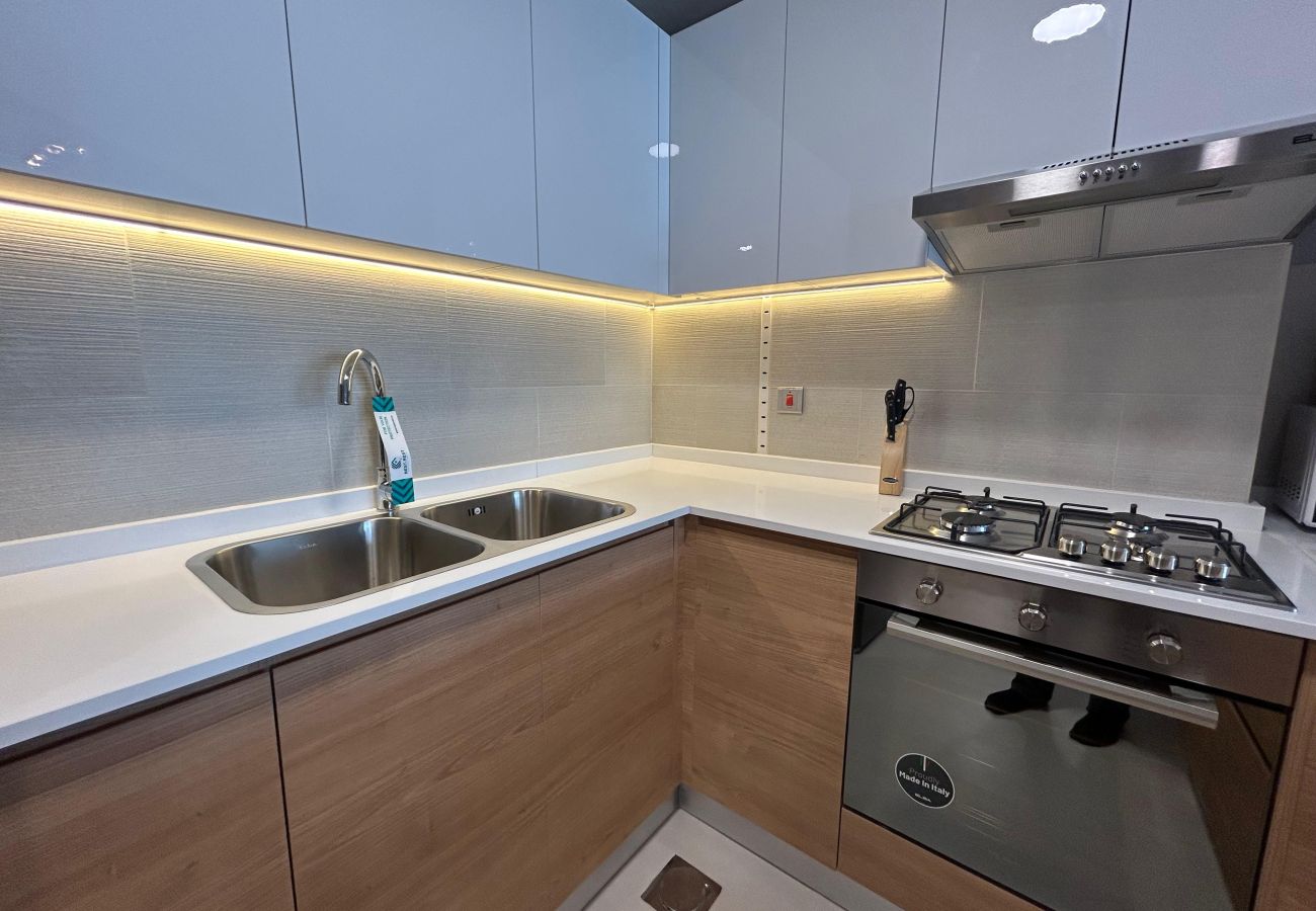 Apartment in Abu Dhabi - Chic 1 BHK Retreat in Radiant Viewz, Abu Dhabi | Fully Furnished | Prime Location