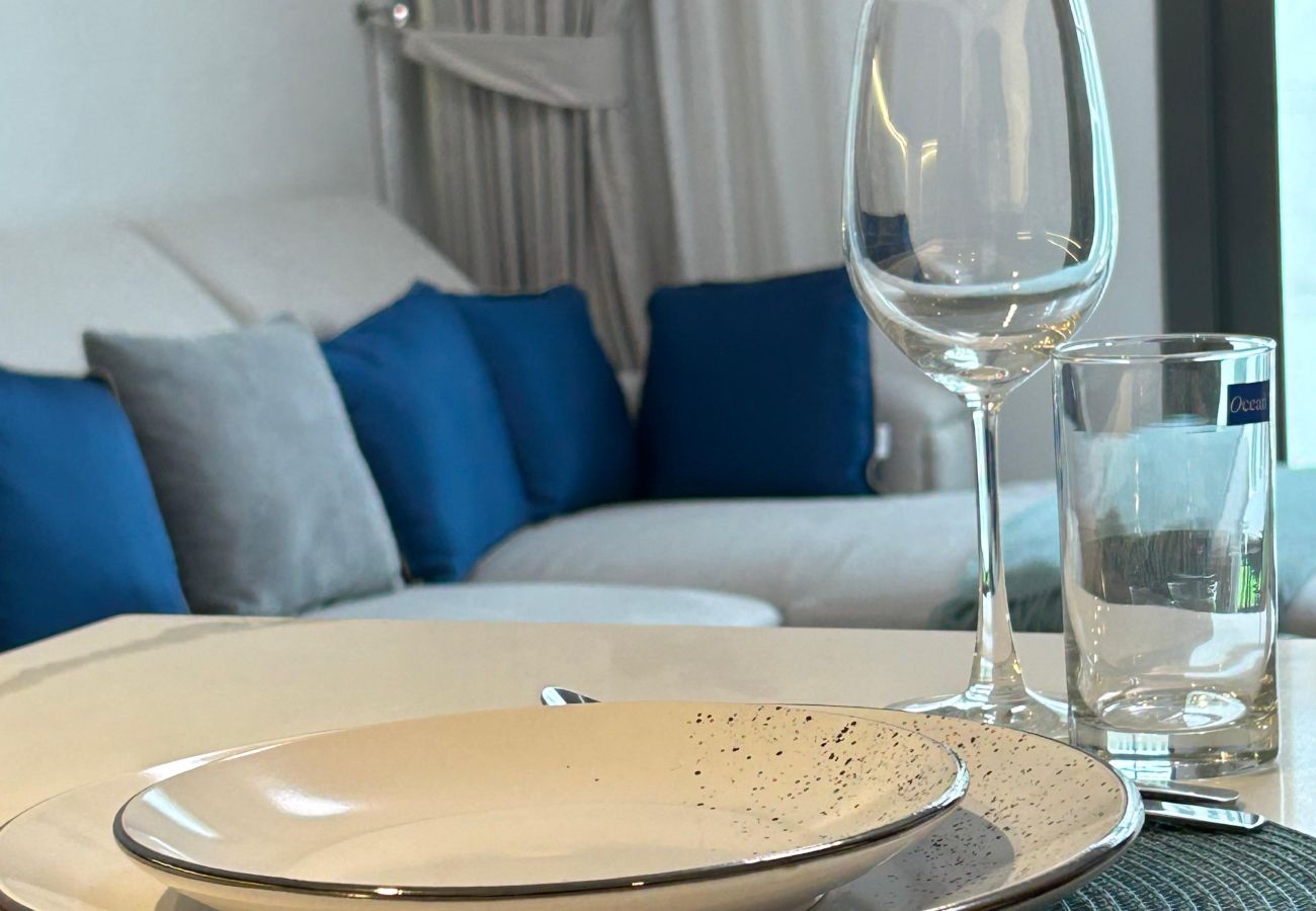 Apartment in Dubai - Stylish 1-Bedroom Apartment in Laya Heights, Dubai | 🏋️‍♂️ Gym | 🏊‍♀️ Pool | ☕ Fully Equipped Kitchen
