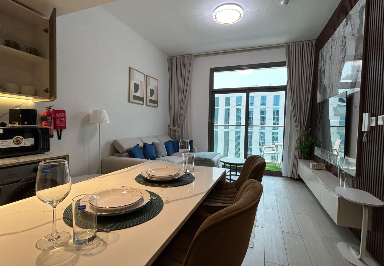 Apartment in Dubai - Stylish 1-Bedroom Apartment in Laya Heights, Dubai | 🏋️‍♂️ Gym | 🏊‍♀️ Pool | ☕ Fully Equipped Kitchen