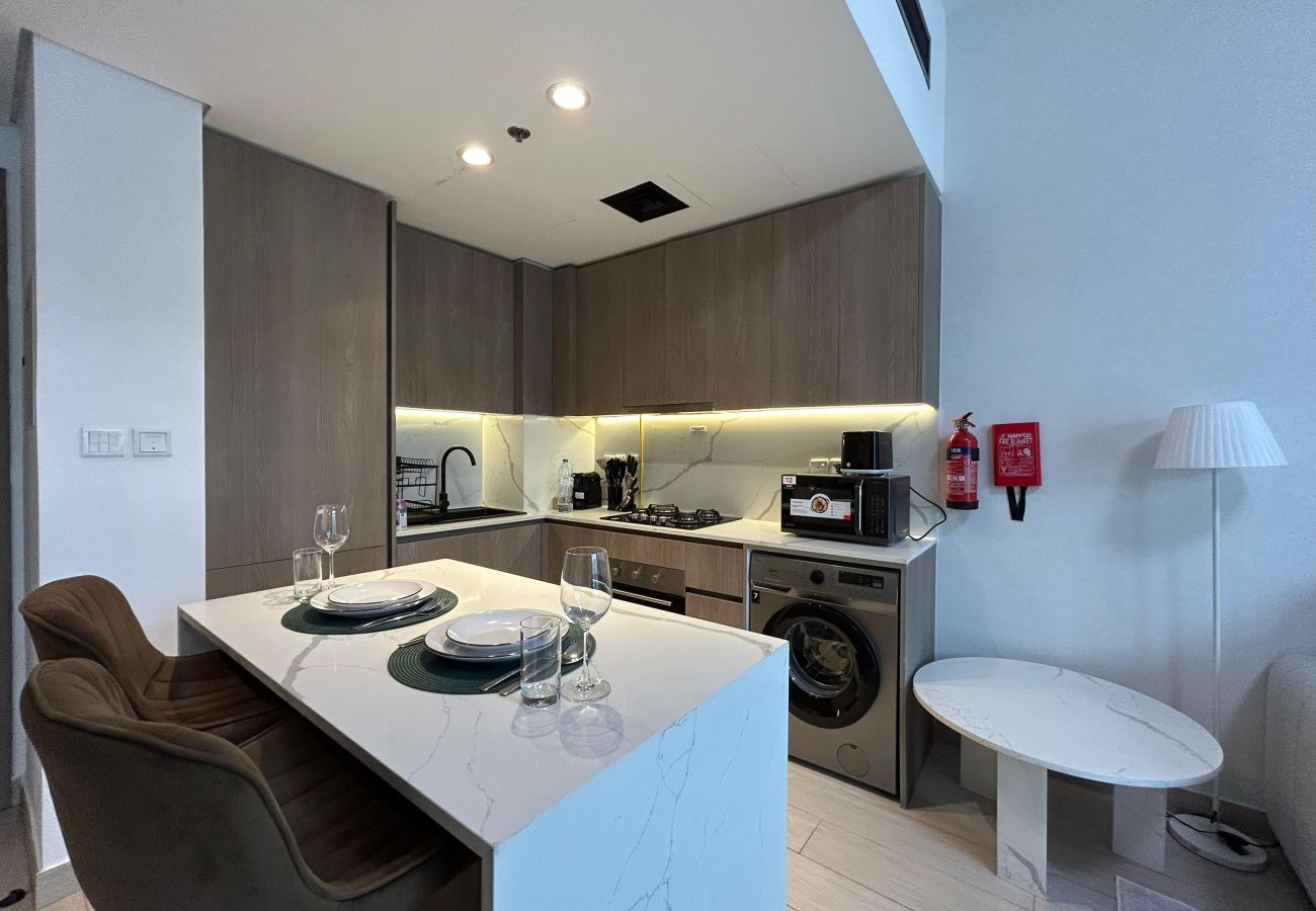 Apartment in Dubai - Stylish 1-Bedroom Apartment in Laya Heights, Dubai | 🏋️‍♂️ Gym | 🏊‍♀️ Pool | ☕ Fully Equipped Kitchen