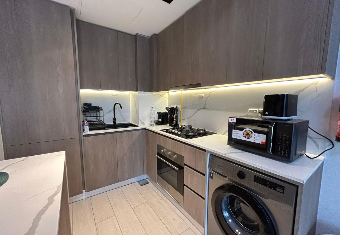 Apartment in Dubai - Stylish 1-Bedroom Apartment in Laya Heights, Dubai | 🏋️‍♂️ Gym | 🏊‍♀️ Pool | ☕ Fully Equipped Kitchen