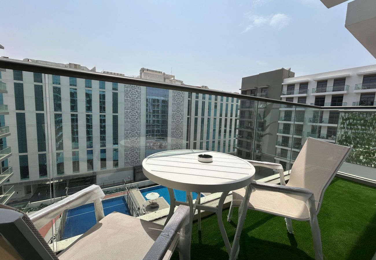 Apartment in Dubai - Stylish 1-Bedroom Apartment in Laya Heights, Dubai | 🏋️‍♂️ Gym | 🏊‍♀️ Pool | ☕ Fully Equipped Kitchen