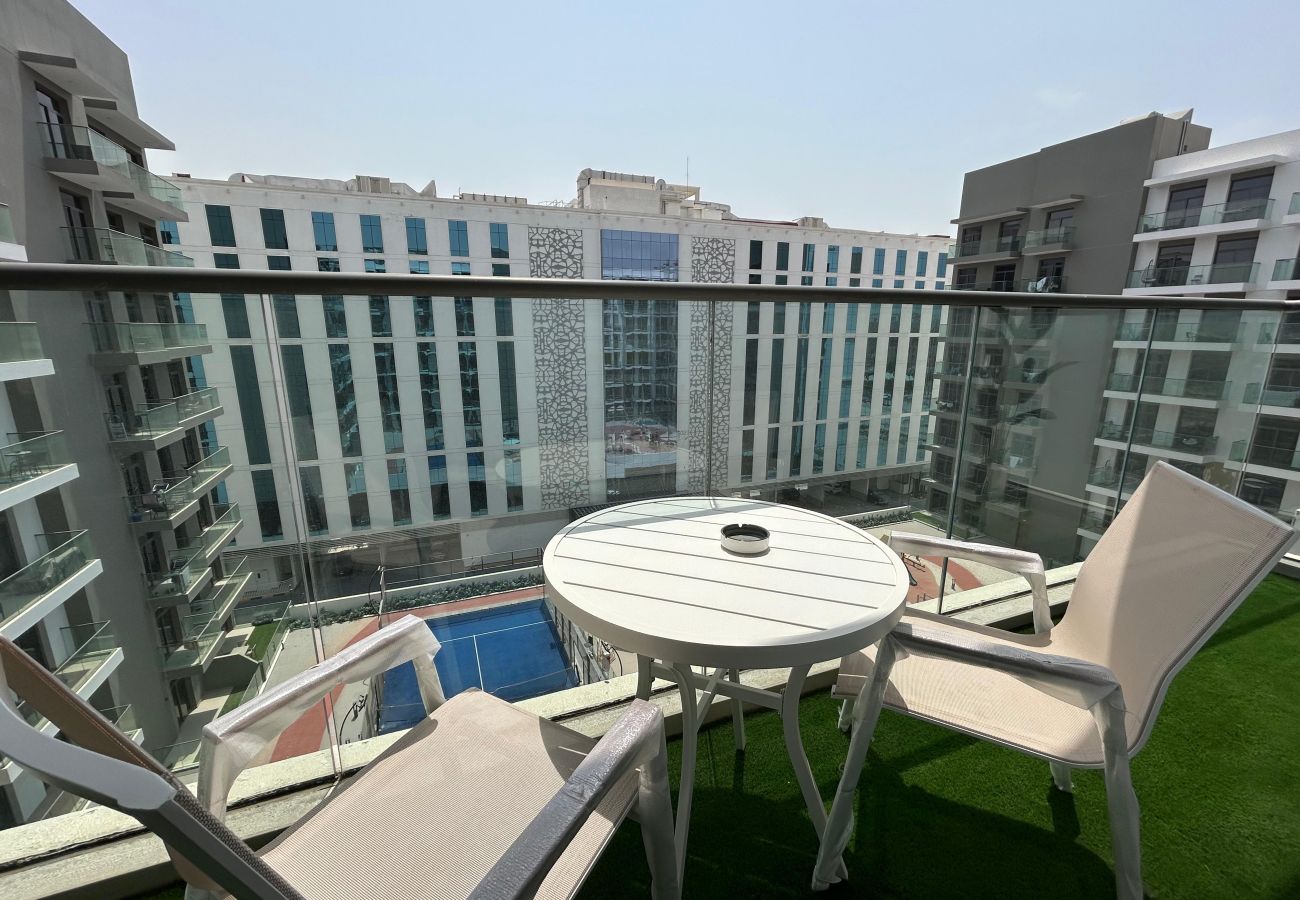 Apartment in Dubai - Stylish 1-Bedroom Apartment in Laya Heights, Dubai | 🏋️‍♂️ Gym | 🏊‍♀️ Pool | ☕ Fully Equipped Kitchen