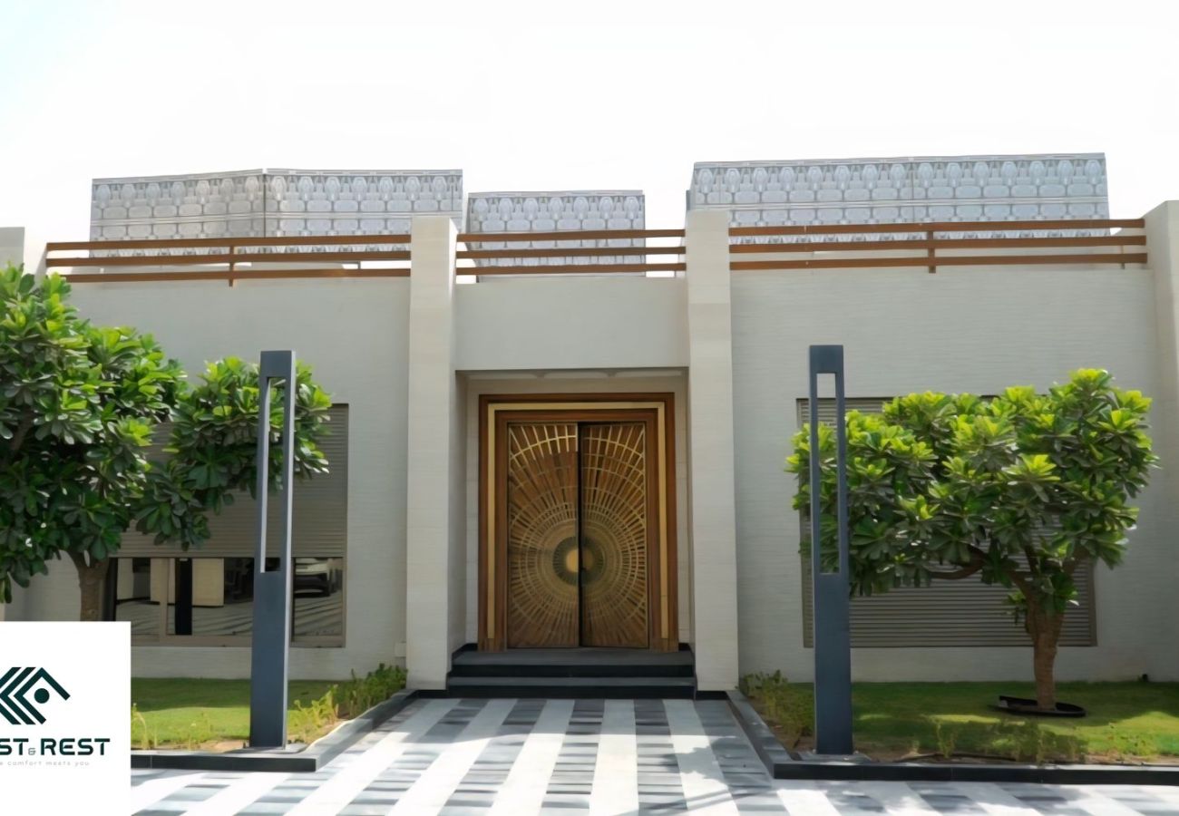 Villa in Dubai - Palatial 7-Bedroom Ultra-Luxury Villa with Private Diwan, Dual Pools, Private Lounge Club & Elite Finishes Villa in Dubai - Palatial 7-Bedroom Ultra-Luxury Villa with Private Diwan, Dual Pools, Private Lounge Club & Elite Finishes