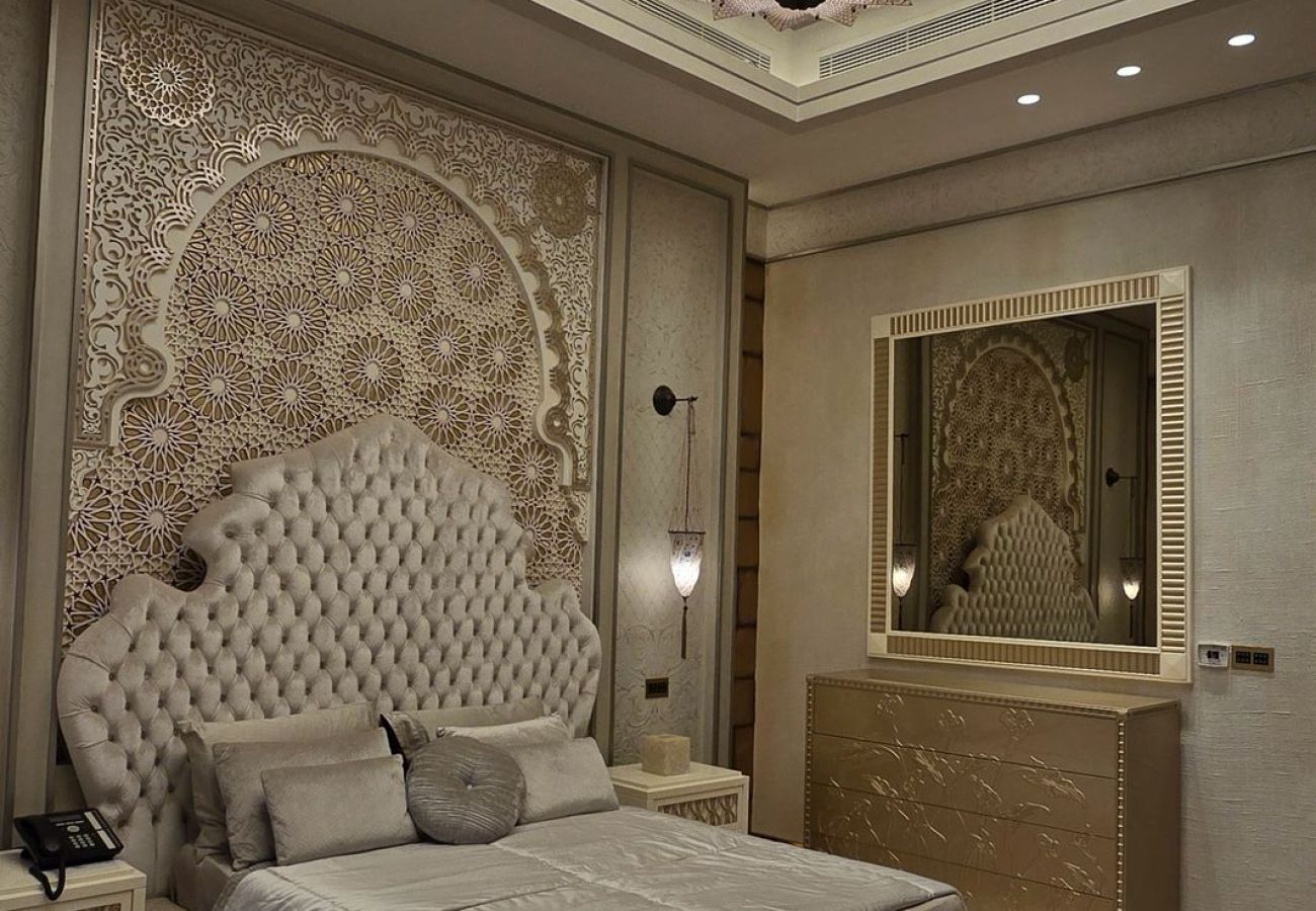Villa in Dubai - Palatial 7-Bedroom Ultra-Luxury Villa with Private Diwan, Dual Pools, Private Lounge Club & Elite Finishes Villa in Dubai - Palatial 7-Bedroom Ultra-Luxury Villa with Private Diwan, Dual Pools, Private Lounge Club & Elite Finishes