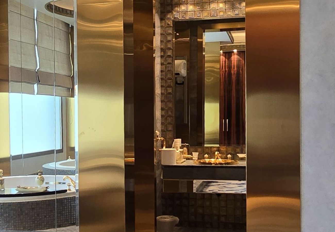 Villa in Dubai - Palatial 7-Bedroom Ultra-Luxury Villa with Private Diwan, Dual Pools, Private Lounge Club & Elite Finishes Villa in Dubai - Palatial 7-Bedroom Ultra-Luxury Villa with Private Diwan, Dual Pools, Private Lounge Club & Elite Finishes