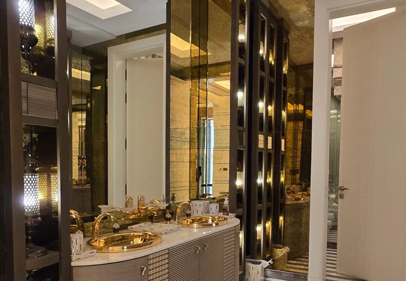 Villa in Dubai - Palatial 7-Bedroom Ultra-Luxury Villa with Private Diwan, Dual Pools, Private Lounge Club & Elite Finishes Villa in Dubai - Palatial 7-Bedroom Ultra-Luxury Villa with Private Diwan, Dual Pools, Private Lounge Club & Elite Finishes
