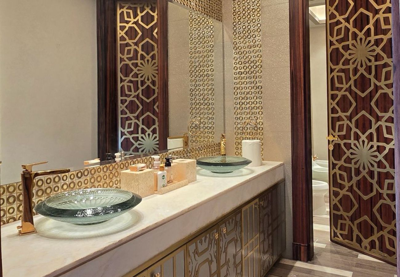 Villa in Dubai - Palatial 7-Bedroom Ultra-Luxury Villa with Private Diwan, Dual Pools, Private Lounge Club & Elite Finishes Villa in Dubai - Palatial 7-Bedroom Ultra-Luxury Villa with Private Diwan, Dual Pools, Private Lounge Club & Elite Finishes